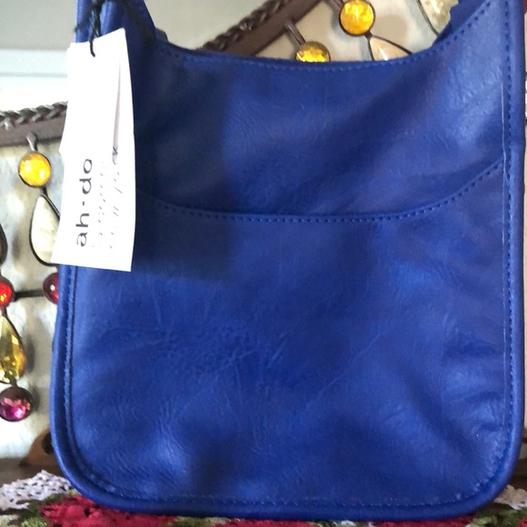 NWT Ahdorned Faux Leather Messenger Crossbody w/ 2 Fashion Straps - Picture 2 of 6